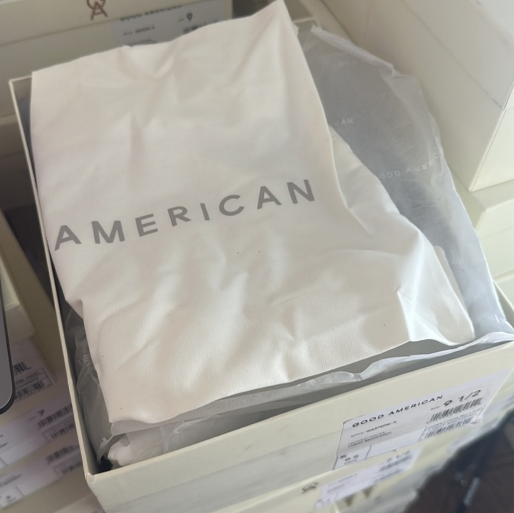 NEW Good American Cream Dust Bag